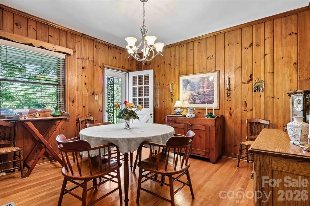 842 North Center Street Hickory NC 28601