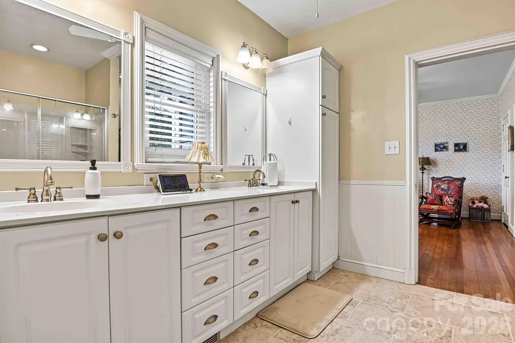 842 North Center Street Hickory NC 28601