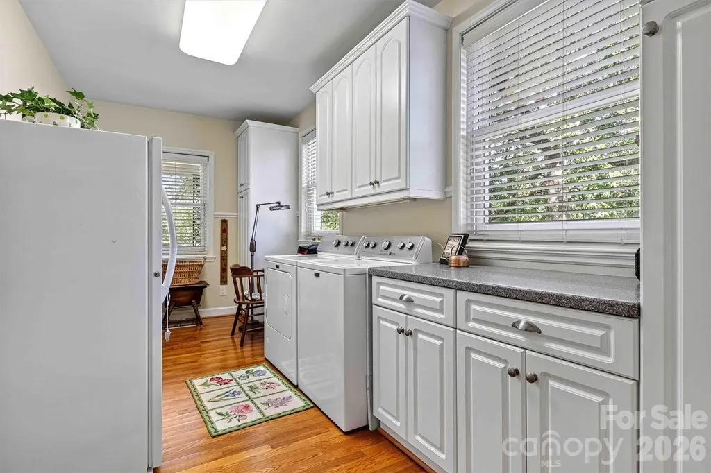 842 North Center Street Hickory NC 28601