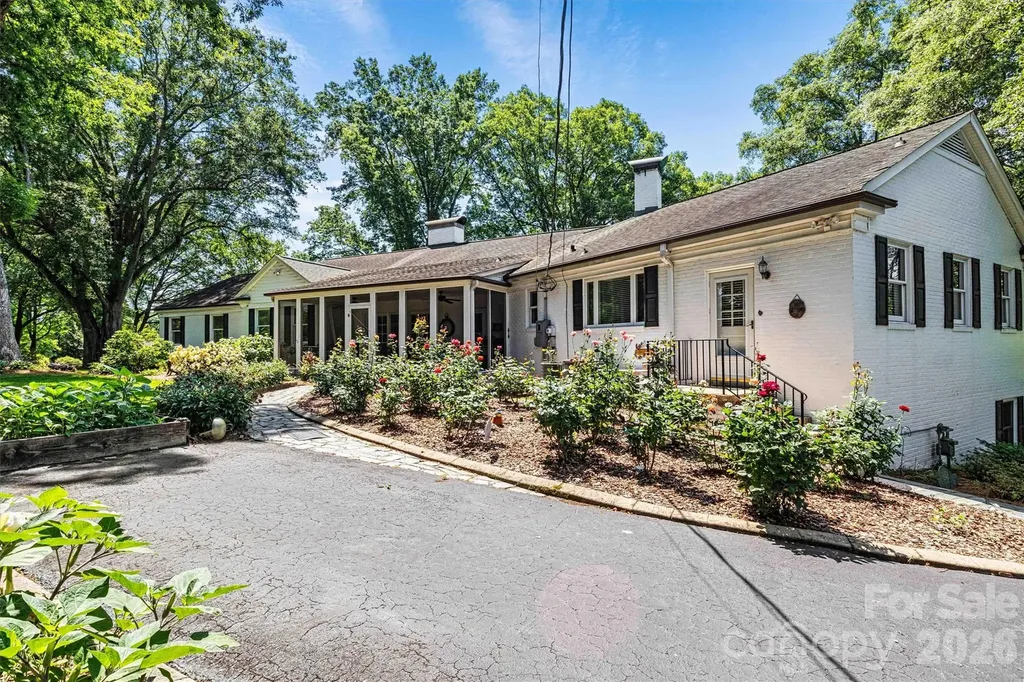 842 North Center Street Hickory NC 28601