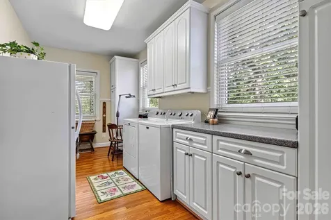 842 North Center Street Hickory NC 28601