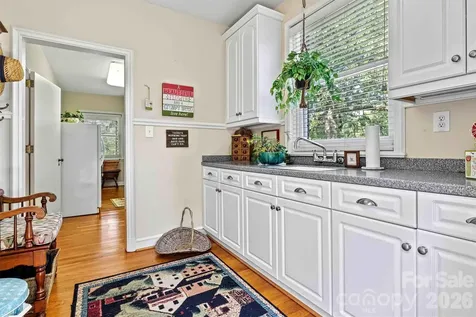 842 North Center Street Hickory NC 28601