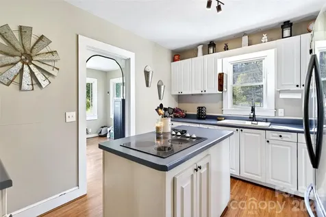 1511 White Oak Road Bakersville NC 28705