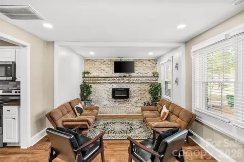 2738 Catalina Avenue Charlotte NC 28206