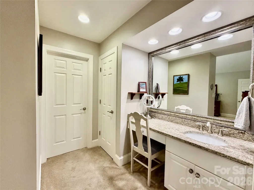 8964 Challis Hill Lane Charlotte NC 28226
