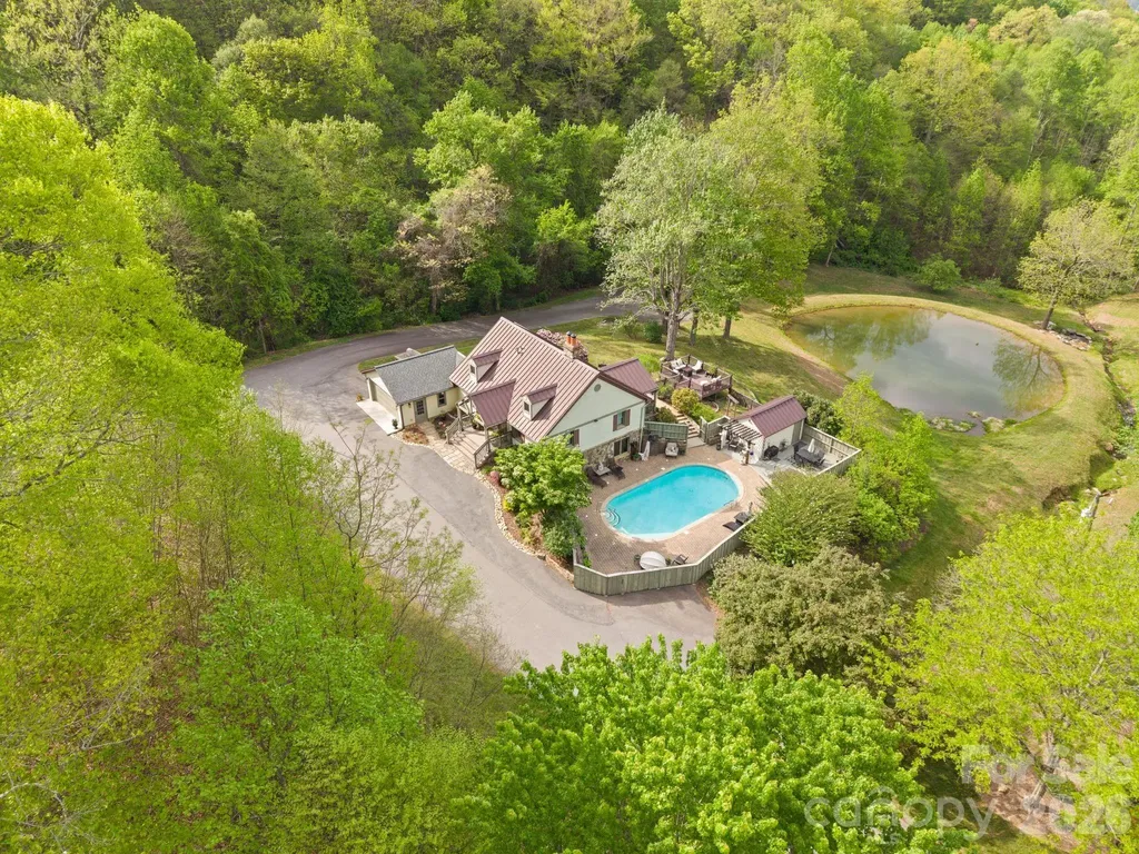 25 View Ridge Parkway Leicester NC 28748