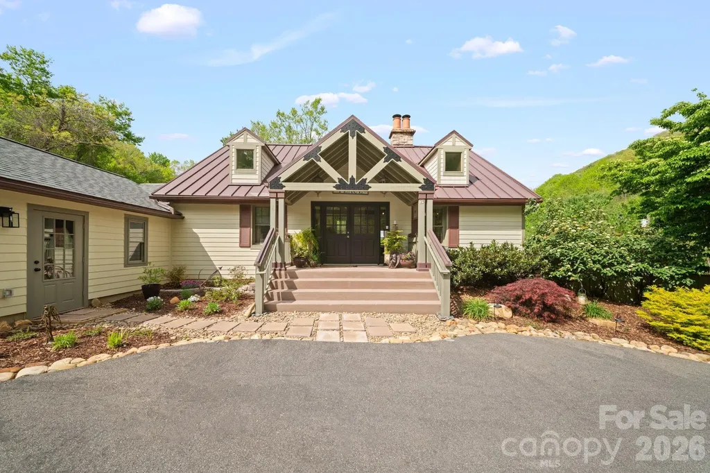 25 View Ridge Parkway Leicester NC 28748