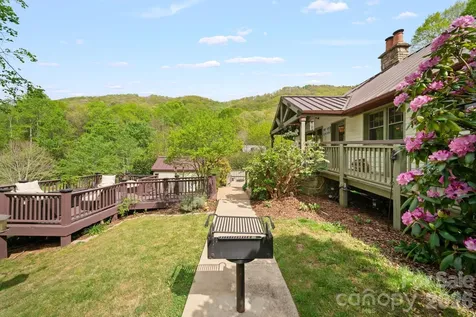 25 View Ridge Parkway Leicester NC 28748