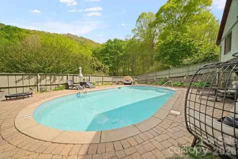 25 View Ridge Parkway Leicester NC 28748