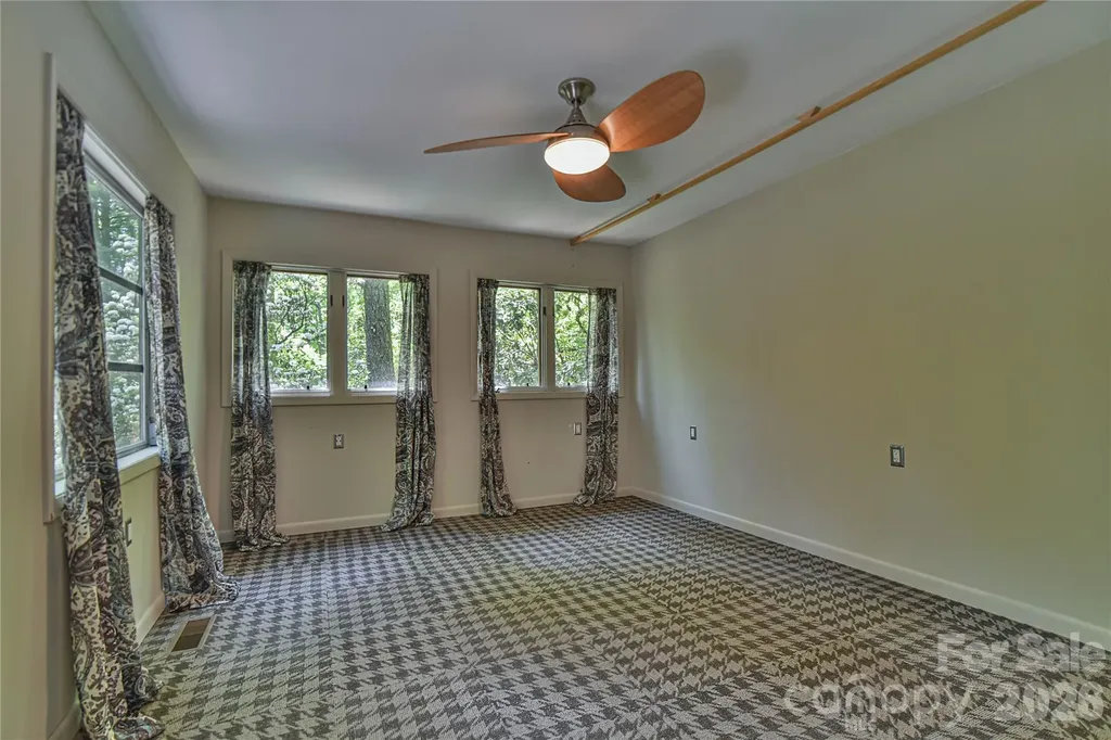 1 Hillcrest Lane Black Mountain NC 28711