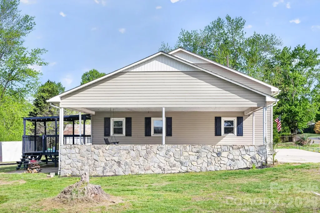 4163 Horseshoe Bend Road Hudson NC 28638