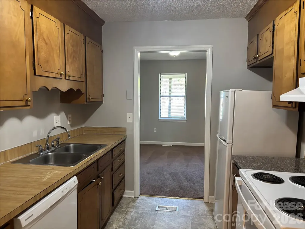 3633 Driftwood Drive Charlotte NC 28205