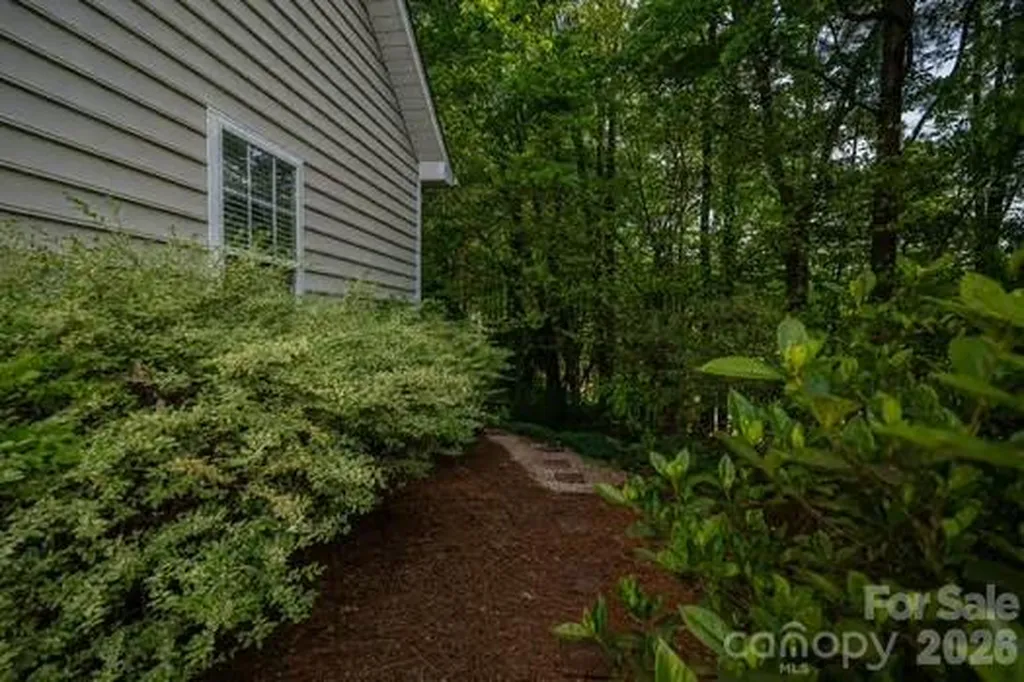 1614 Iverness Court Gastonia NC 28056