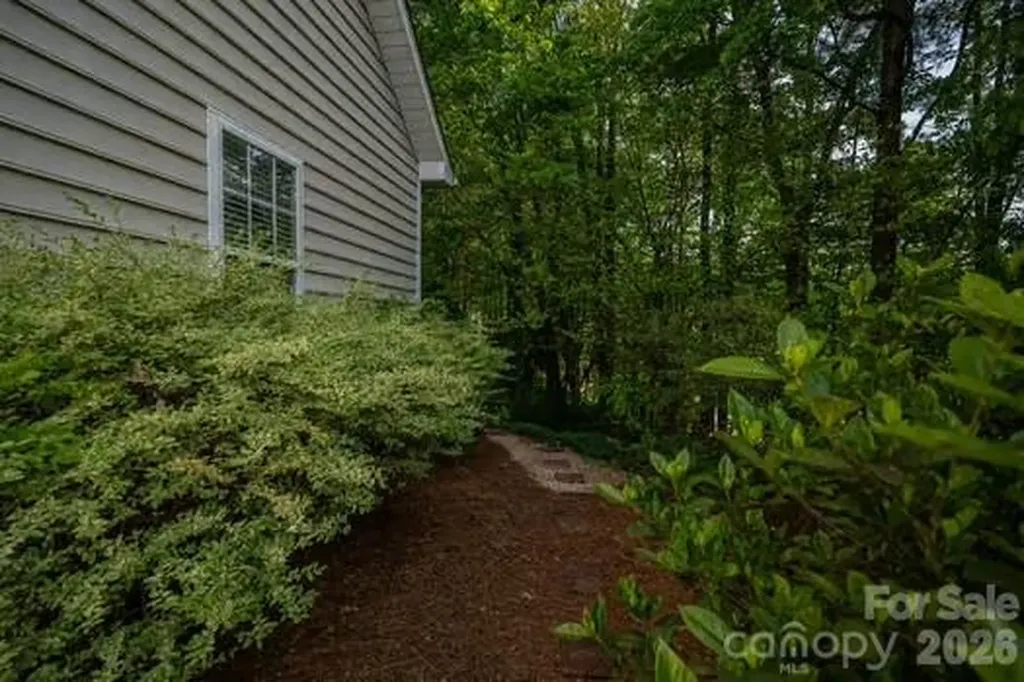 1614 Iverness Court Gastonia NC 28056