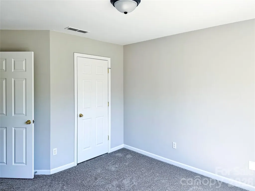 7519 Eurostar Drive Charlotte NC 28213