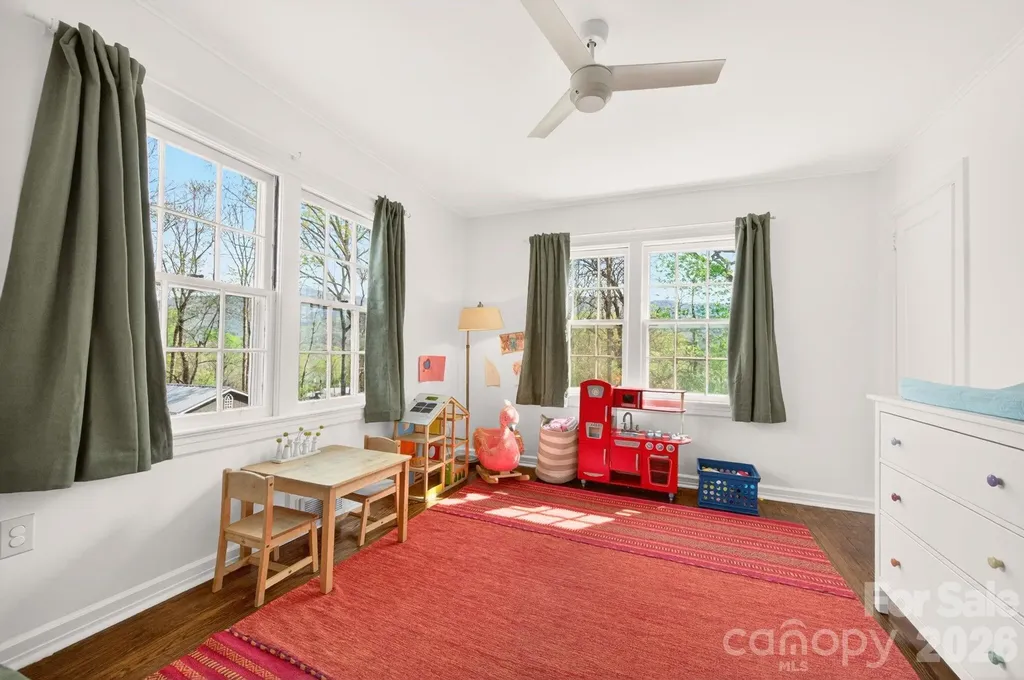 318 Stonewall Avenue Swannanoa NC 28778