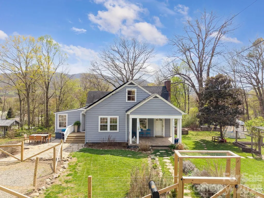 318 Stonewall Avenue Swannanoa NC 28778