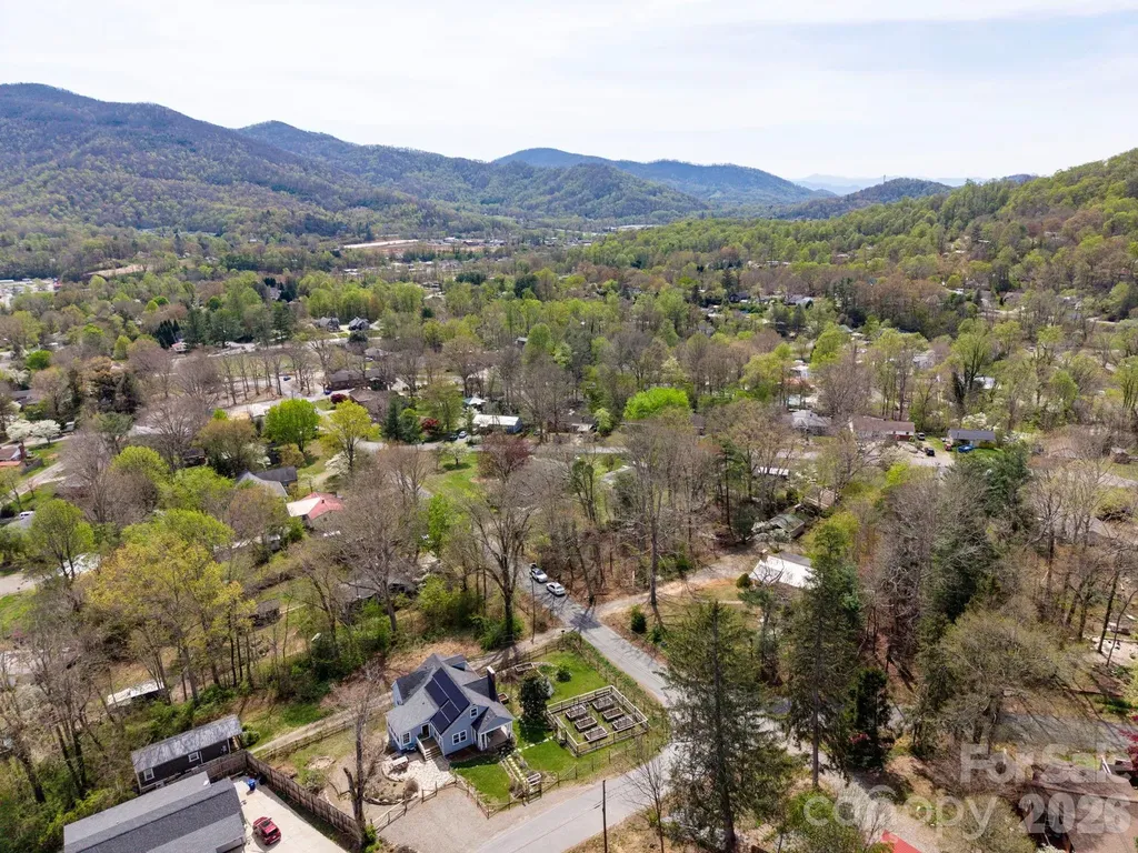 318 Stonewall Avenue Swannanoa NC 28778