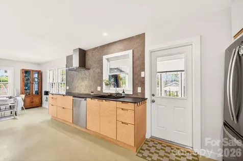 318 Stonewall Avenue Swannanoa NC 28778