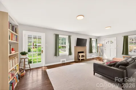 318 Stonewall Avenue Swannanoa NC 28778
