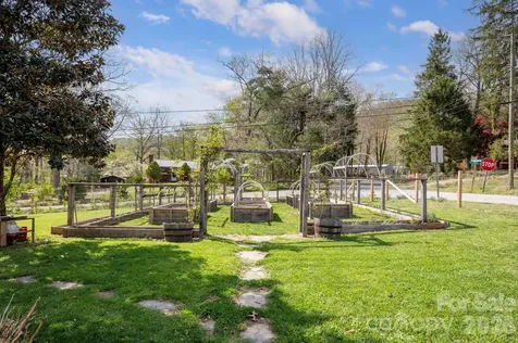 318 Stonewall Avenue Swannanoa NC 28778