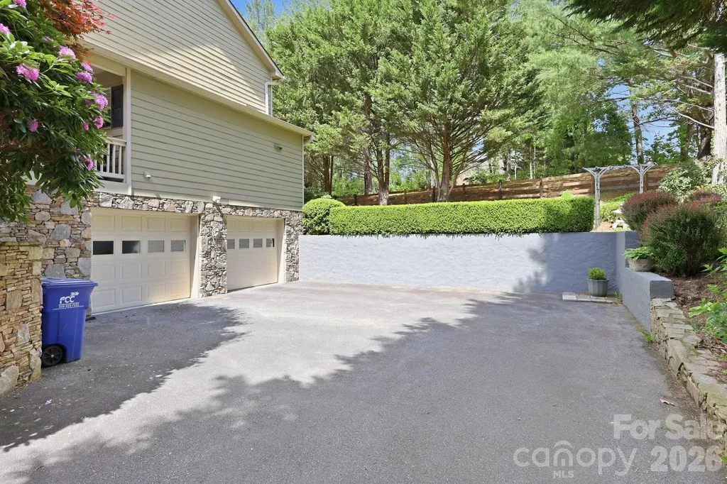306 Woodview Court Fletcher NC 28732