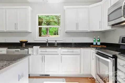 306 Woodview Court Fletcher NC 28732