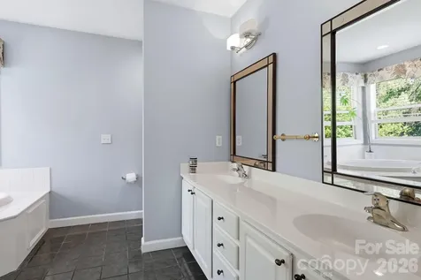 306 Woodview Court Fletcher NC 28732