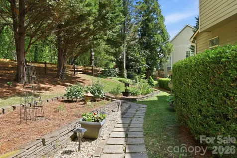 306 Woodview Court Fletcher NC 28732