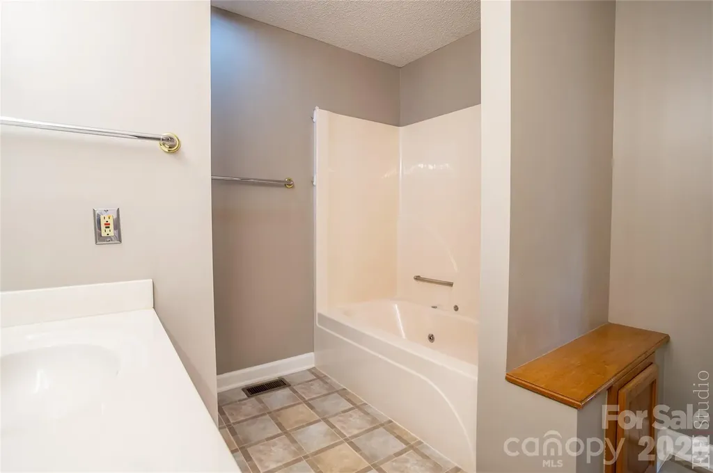 5146 Olde School Drive Hickory NC 28602