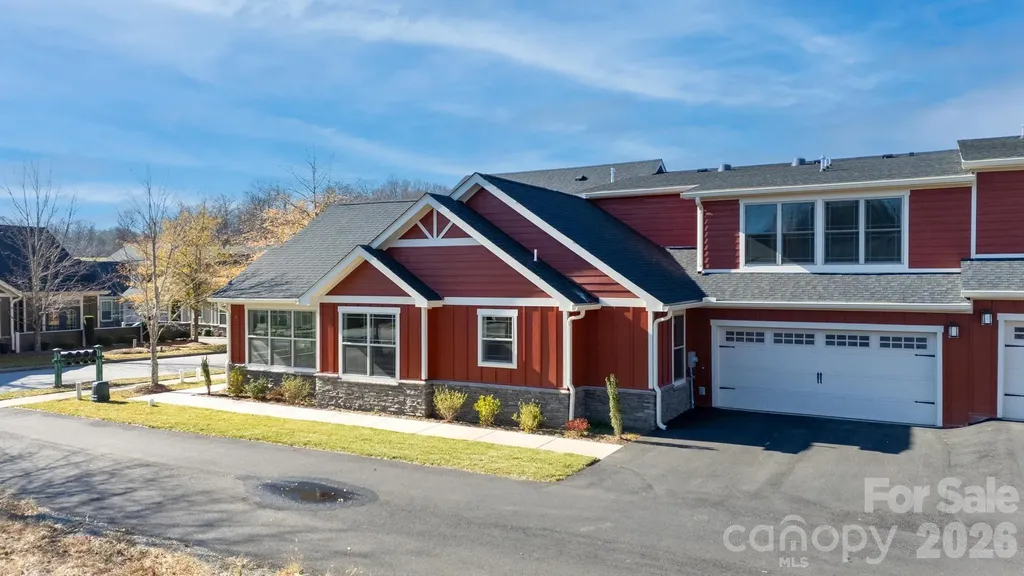 20 Brookstone Place Candler NC 28715