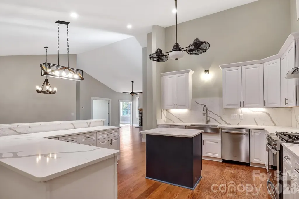 20 Brookstone Place Candler NC 28715