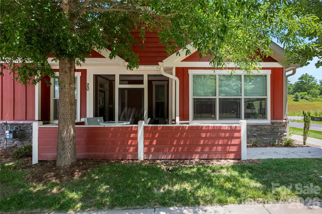 20 Brookstone Place Candler NC 28715