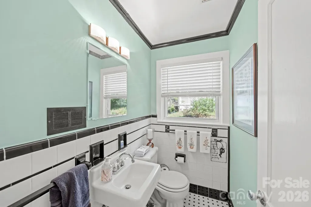 421 Tywood Street NE Lenoir NC 28645