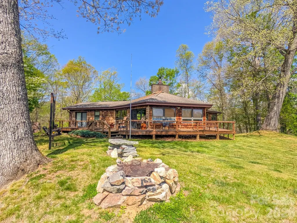 572 Pleasant Valley Road Burnsville NC 28714