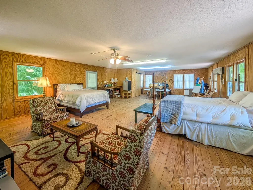 572 Pleasant Valley Road Burnsville NC 28714