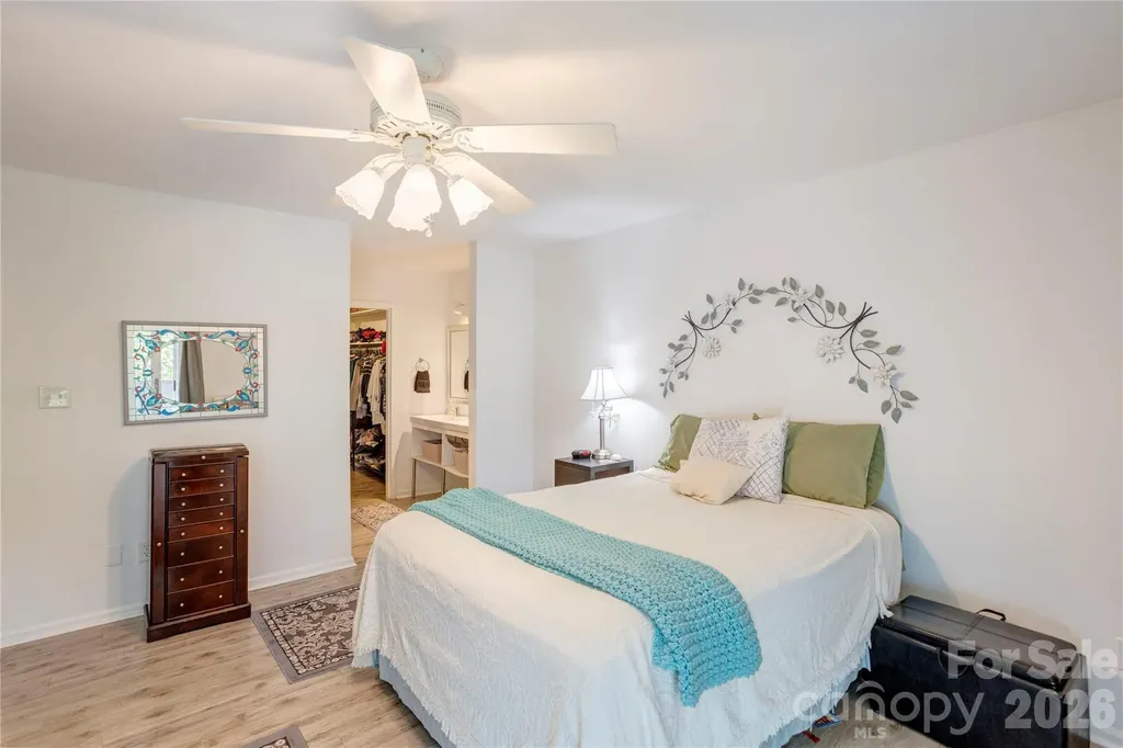 6608 Point Comfort Lane Charlotte NC 28226