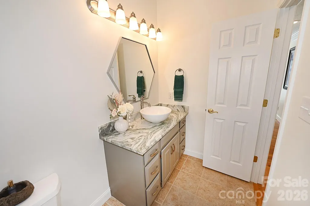 406 5th Avenue NE Conover NC 28613