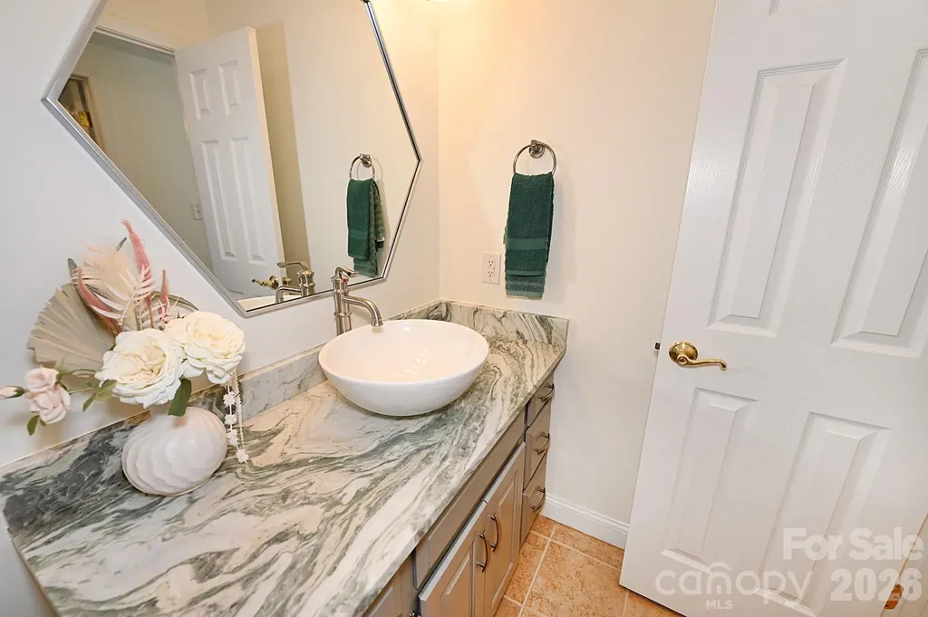 406 5th Avenue NE Conover NC 28613