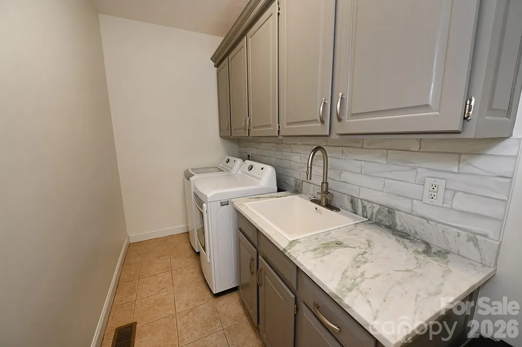 406 5th Avenue NE Conover NC 28613