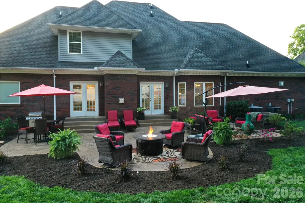 406 5th Avenue NE Conover NC 28613