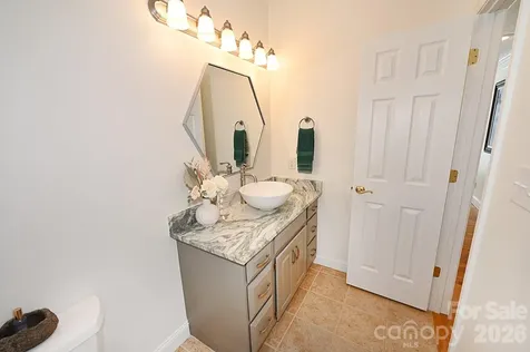 406 5th Avenue NE Conover NC 28613
