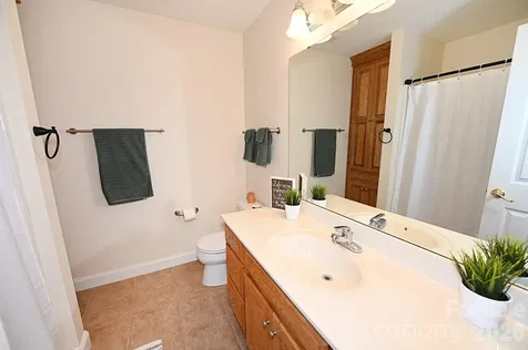 406 5th Avenue NE Conover NC 28613