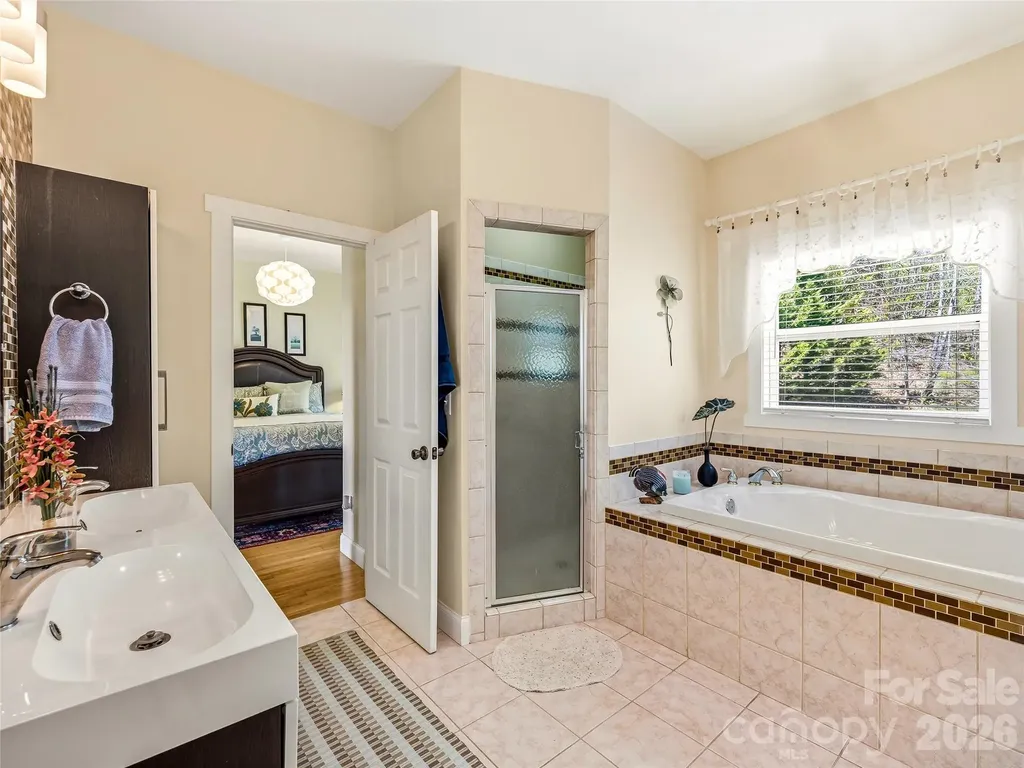 24 Sunnie Rae Lane Candler NC 28715