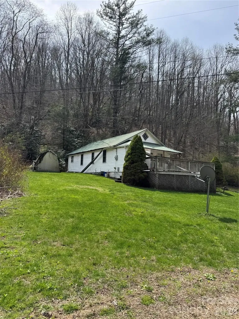 63 Jeffrey Franklin Lane Newland NC 28657