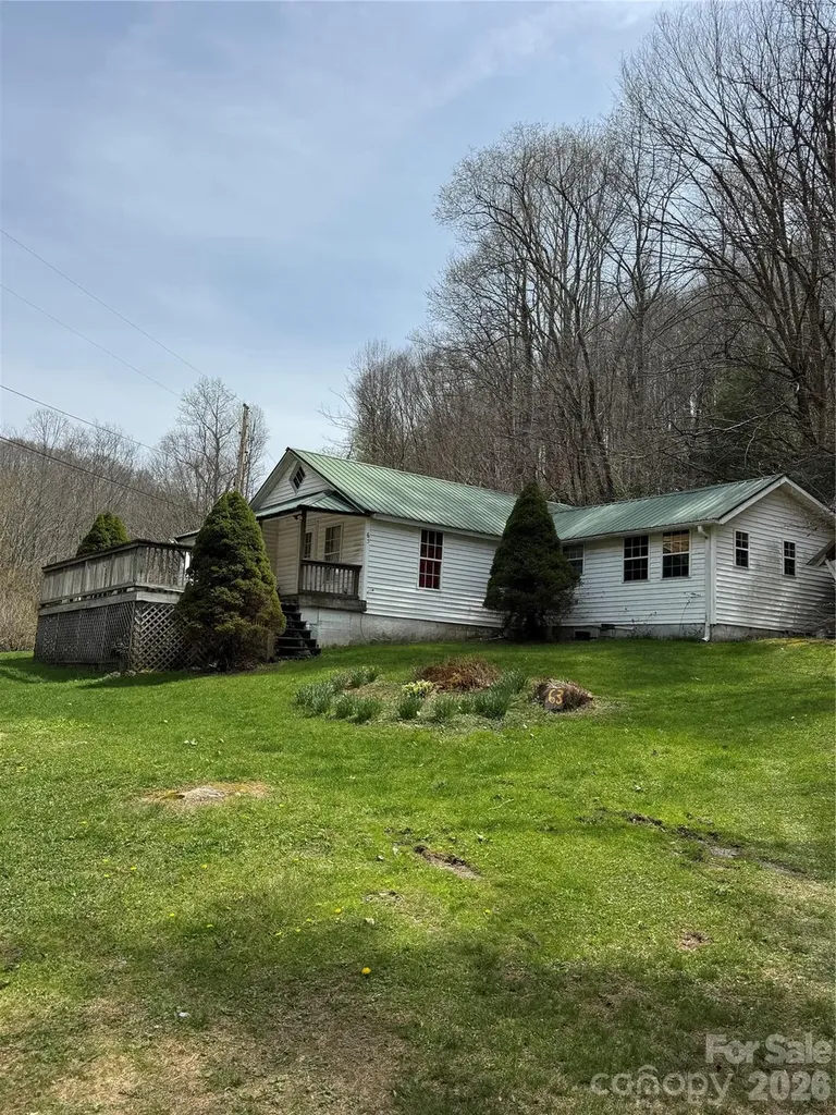 63 Jeffrey Franklin Lane Newland NC 28657
