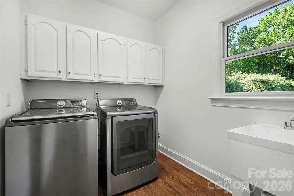6123 Glen Manor Drive Charlotte NC 28269