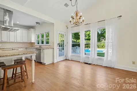 6123 Glen Manor Drive Charlotte NC 28269
