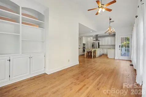 6123 Glen Manor Drive Charlotte NC 28269