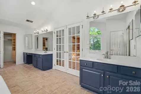 6123 Glen Manor Drive Charlotte NC 28269